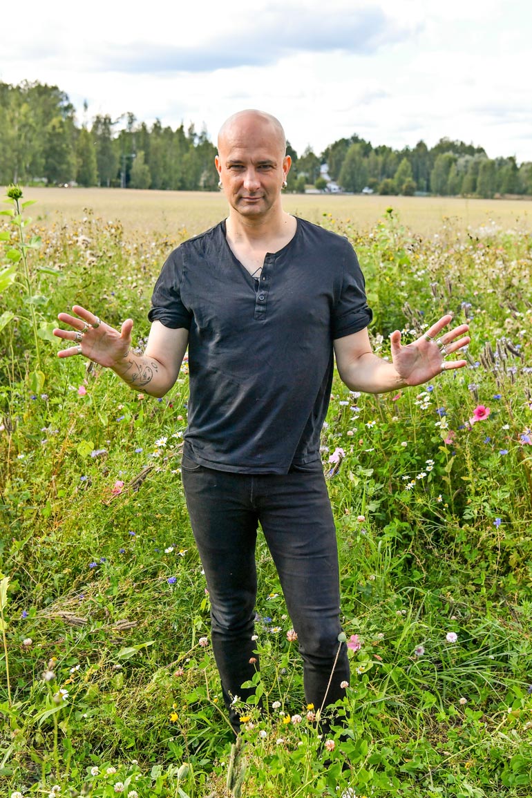 Herra Ylppö asuu Karkkilassa kolme päivää viikossa. Uudelta kotipaikkakunnalta löytyy myös työtilat, jotka toimivat myös taiteilijan majoituspaikkana.