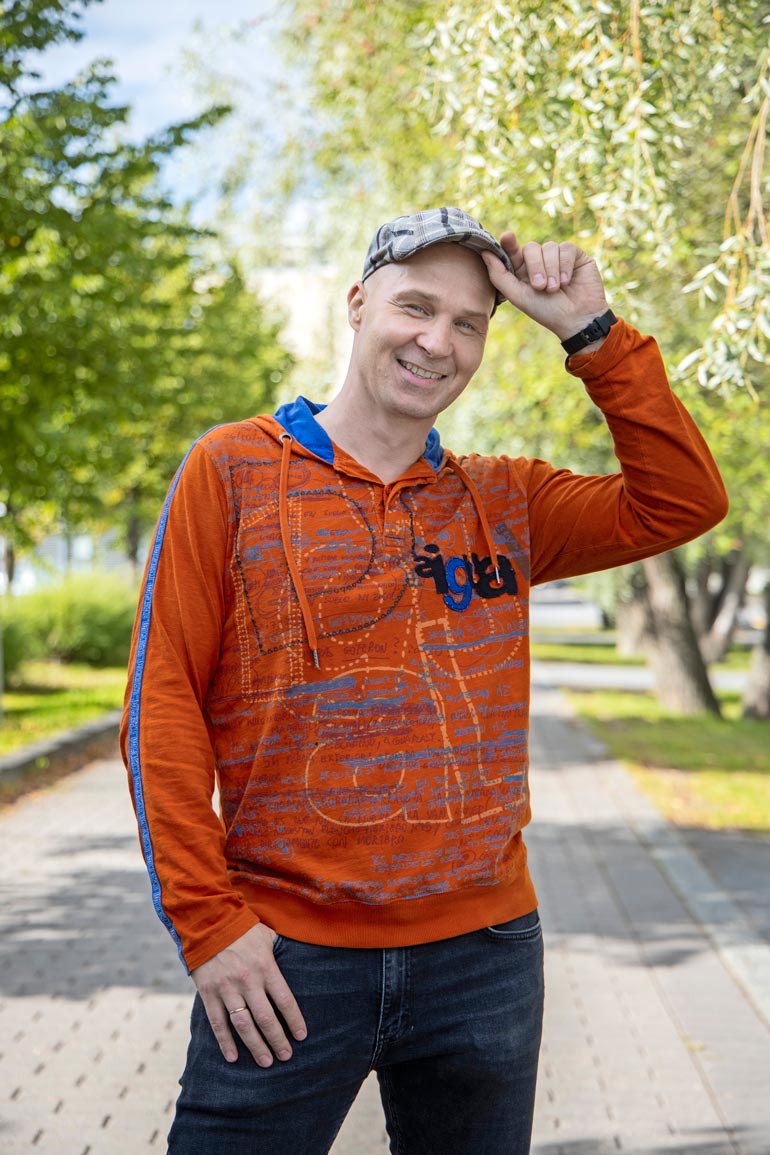 – Joskus on tuntunut, ettei aika riitä, kun olen tehnyt niin monta asiaa samaan aikaan. Nyt siitä saa kiittää. Kun yksi matto vedettiin alta, oli kaksi muuta joiden päällä seistä, Marko sanoo.