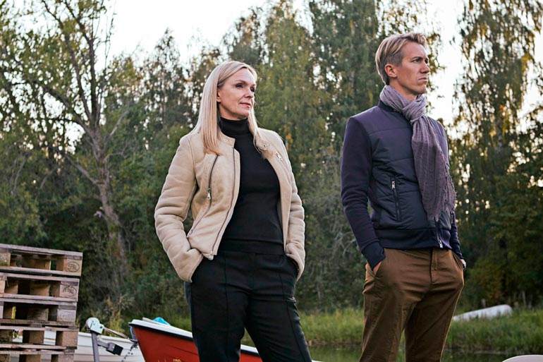 Metsäjätti-elokuva pohjautuu Miika Nousiaisen samannimiseen romaaniin, jossa päähenkilö Pasi ottaa vastaan tehtävän ja alkaa tehostaa vaneritehtaan toimintaa synnyinseudullaan Törmälässä. Elokuvan rooleissa nähdään muun muassa Jussi Vatanen, Hannes Suominen, Sara Soulié, Anu Sinisalo, Tommi Korpela, Anna-Riikka Rajanen ja Tomi Alatalo.