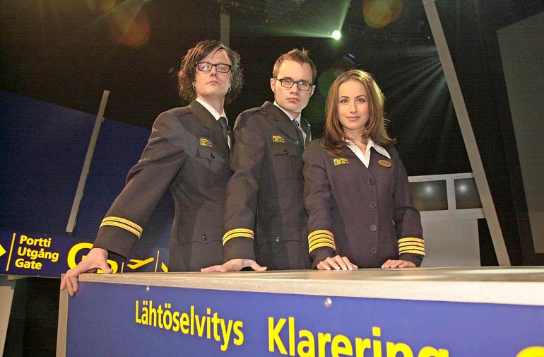 Wallu muistetaan myös maineekkaasta Far Out -matkailuohjelmasta, jota hän juonsi Tuomas Enbusken ja Jaana Pelkosen kanssa.