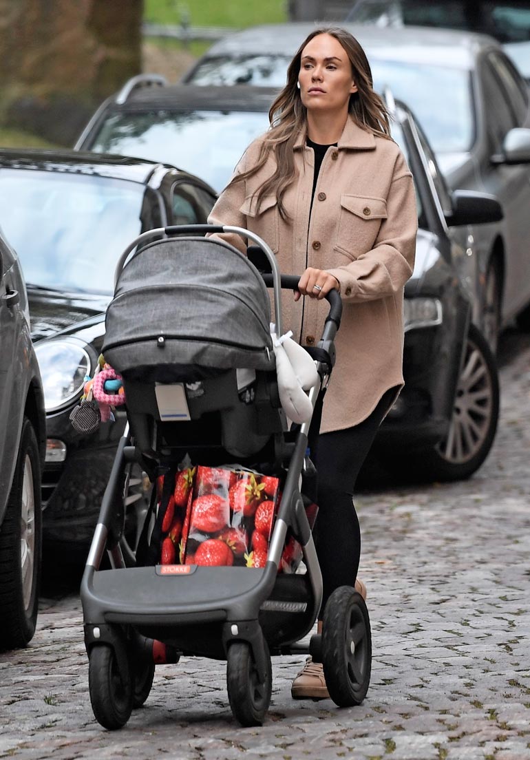 Lotta elää nyt kiireistä mamma-arkea kahden pienen lapsensa kanssa. Hän tuskin on eronnutkaan Jorista, sillä vasemmassa nimettömässä on yhä sormus.