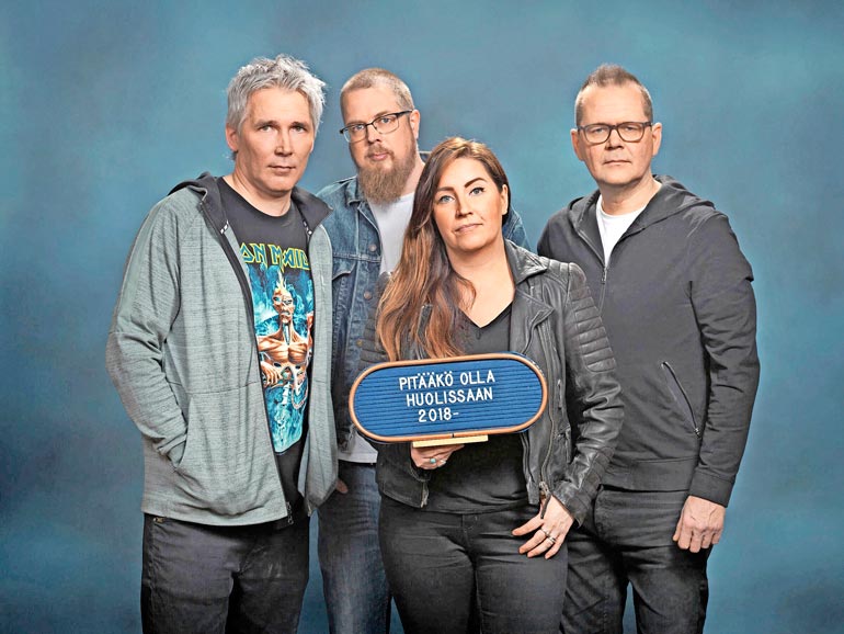 Miika pitää Kari Hotakaisen ja Tuomas Kyrön tavasta kirjoittaa. – En sano tätä vain sen takia, että esiinnyn heidän kanssaan samassa tv-ohjelmassa. Kuvassa myös juontaja Jenni Pääskysaari.