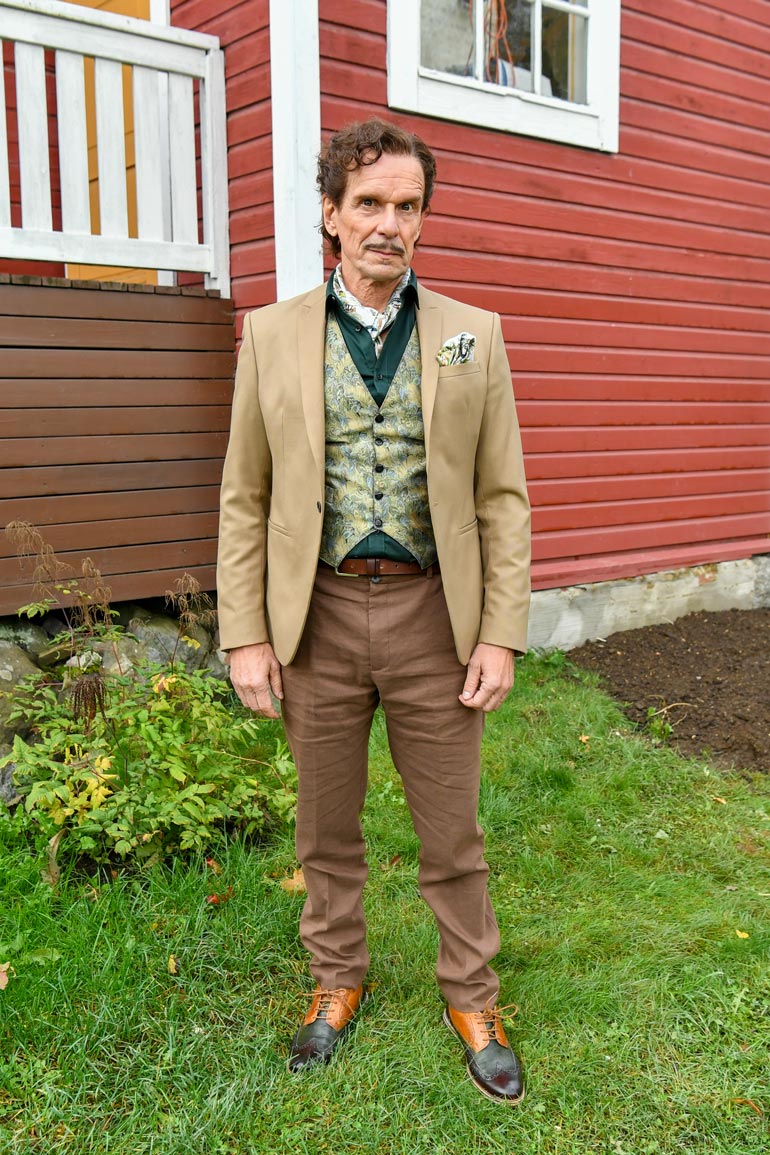 – Teatteri oli minulle tärkein juttu, mutta nyt on uuden aika. Jos saan tällaisia elokuva- töitä tehdä, niin teen, Jukka kertoi Kontio & Parmas -elokuvan kuvauksissa.