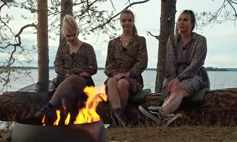 Jonna iltanuotiolla