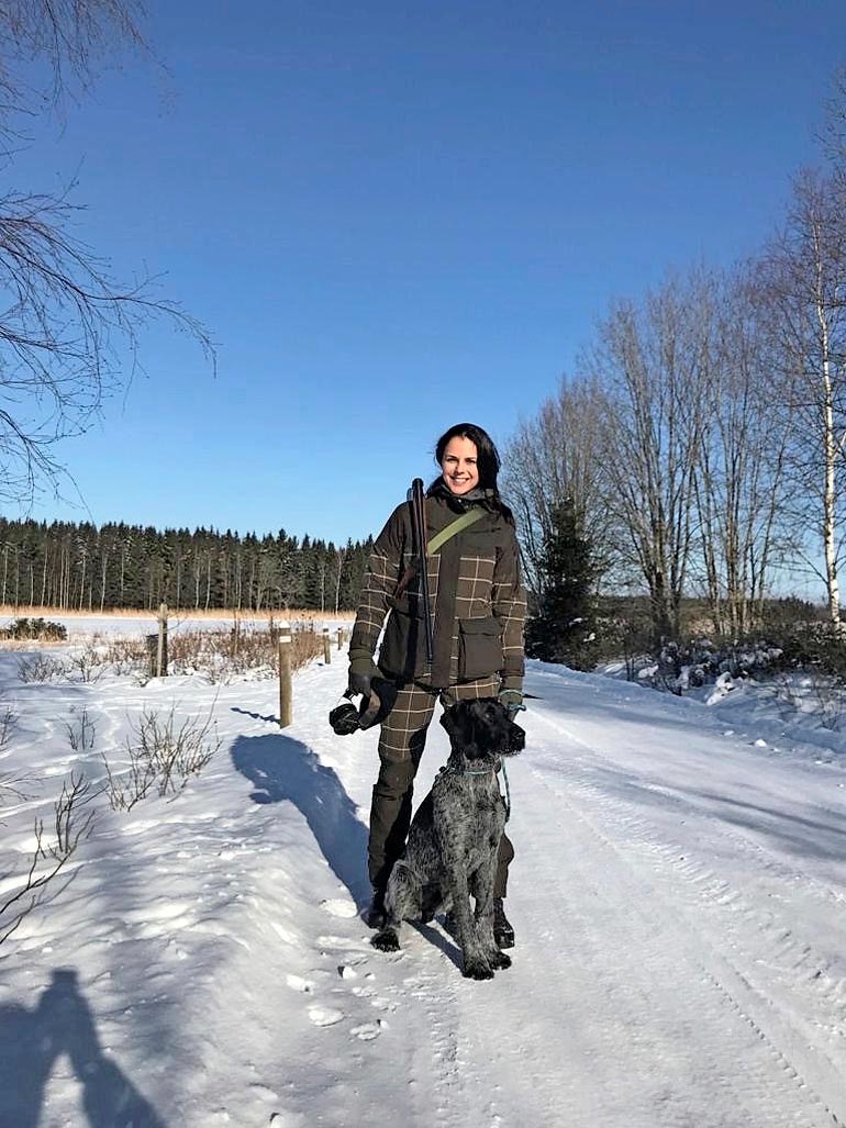 Talvimetsästysreissulla Janakkalan Wanantakassa vuonna 2018 Sadun metsästyskaverina oli hänen ex-miehensä koira Marski.