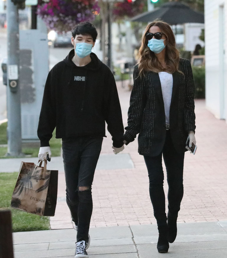 Well mannered Goody Grace opens the door for Kate. ! British actress Kate Beckinsale, 46, holding hands with young boyfriend 22 year old rocker Goody Grace grocery shopping at Erewhon store in Palisades July 2, 2020 ROL/X17online.com