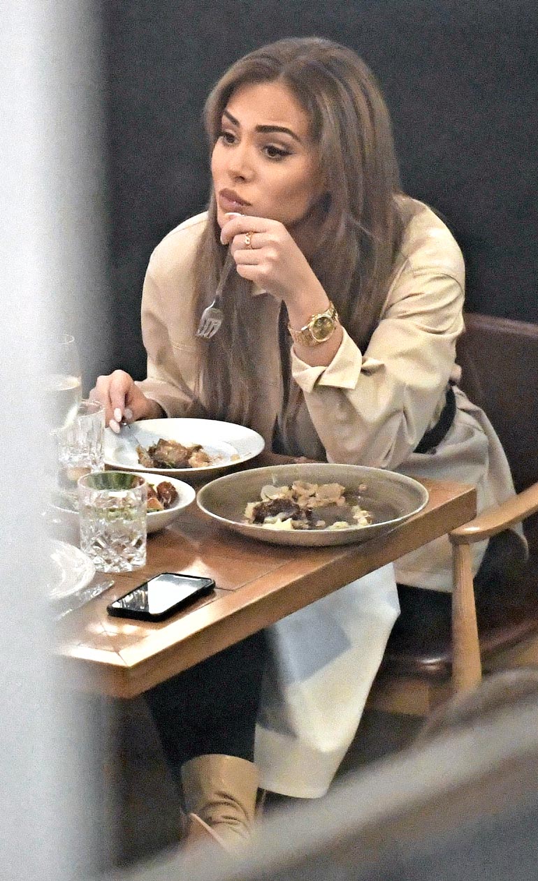 Viime lauantaina Sofia illasti Helsingissä ravintola Brondassa. Ranteessa hänellä oli yhä Stefun ostama kallis Rolex.