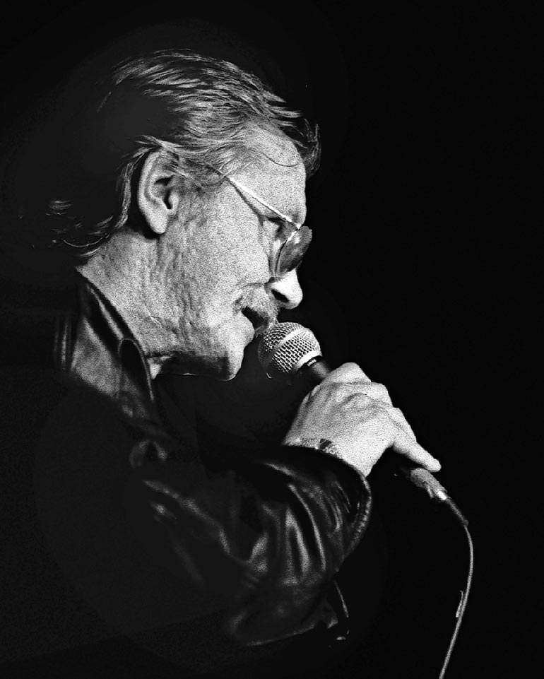 Juha ehti tehdä uransa ainoan konserttikiertueen ennen kuolemaansa 1990. Syksyn Sävelessä 1990 hänen sanoittamansa, enteellisesti nimetty kappale Syys surumielinen kisasi Tarja Ylitalon esittämänä.