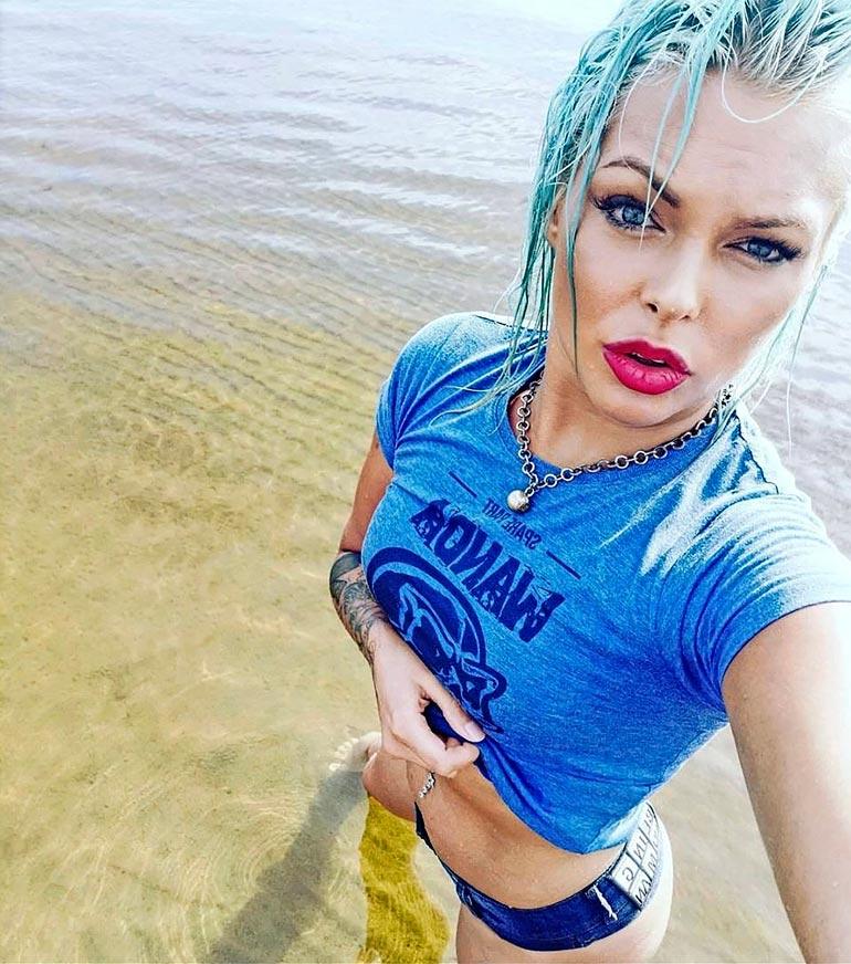 Johanna oli juuri palannut Karibialta Ex on the beach -sarjan kuvauksista, kun hän tapasi Stefun ja meni saunomaan.