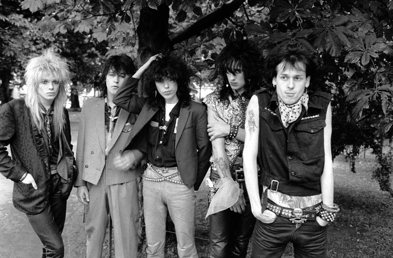 Hanoi Rocks syksyllä 1982, jolloin Oriental Beat ilmestyi. Kuvassa Mike Monroe (vas.), Nasty Suicide, Sam Yaffa, Razzle ja tietysti Andy McCoy.