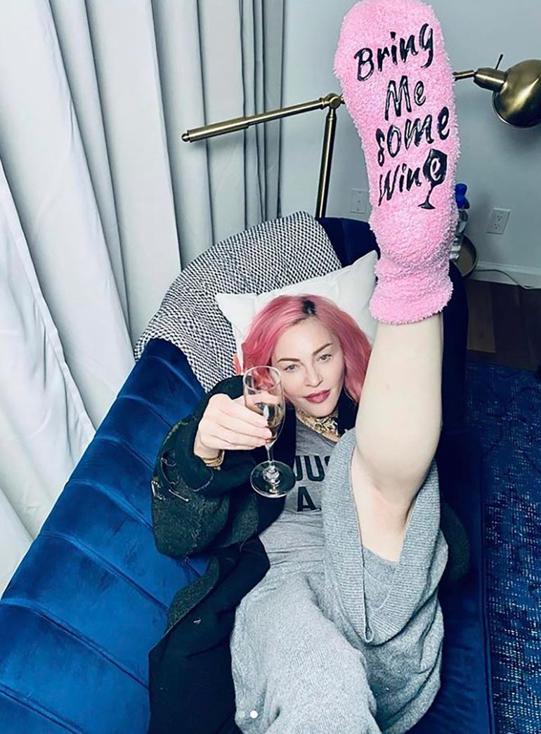 Madonna kohotteli sekä viinilasia että koipiaan seuratessaan maansa pressanvaalien ääntenlaskua.