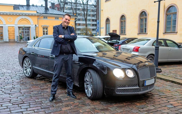 Vielä toistaiseksi Jethron menopelinä on Bentley.