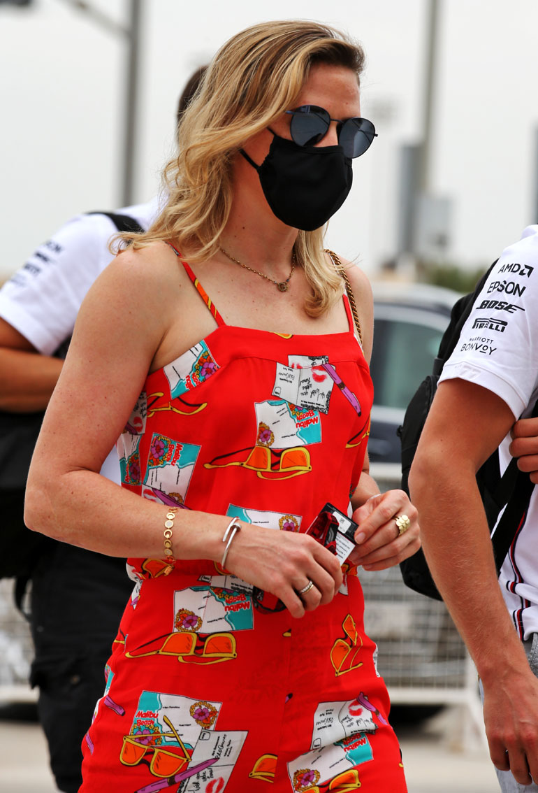 Tiffany käänsi päitä Bahrainin F1-varikolla