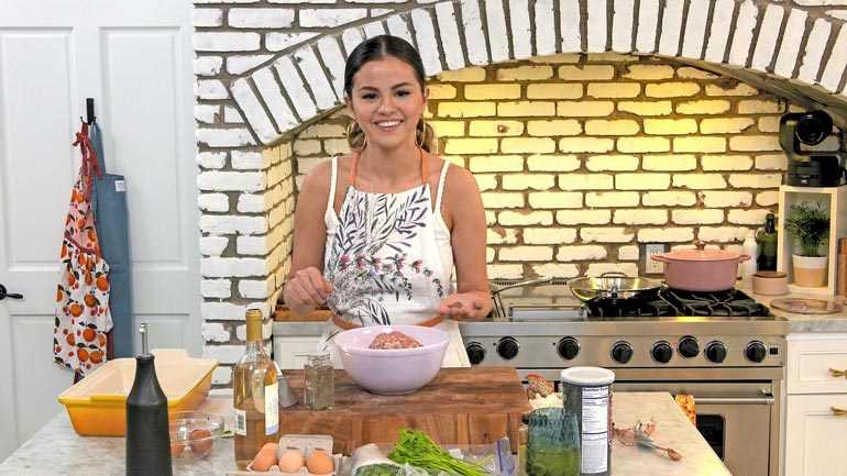 Selena + Chef -sarjassa laulaja nähtiin kauhan varressa omassa luksuskyökissään.