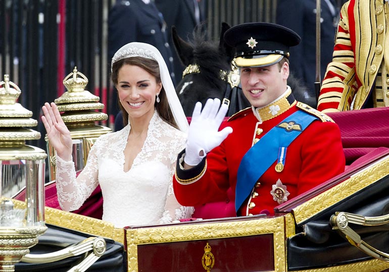 William ja Catherine avioituivat huhtikuussa 2011. Heidän hääkuvansa varastettiin hovista.