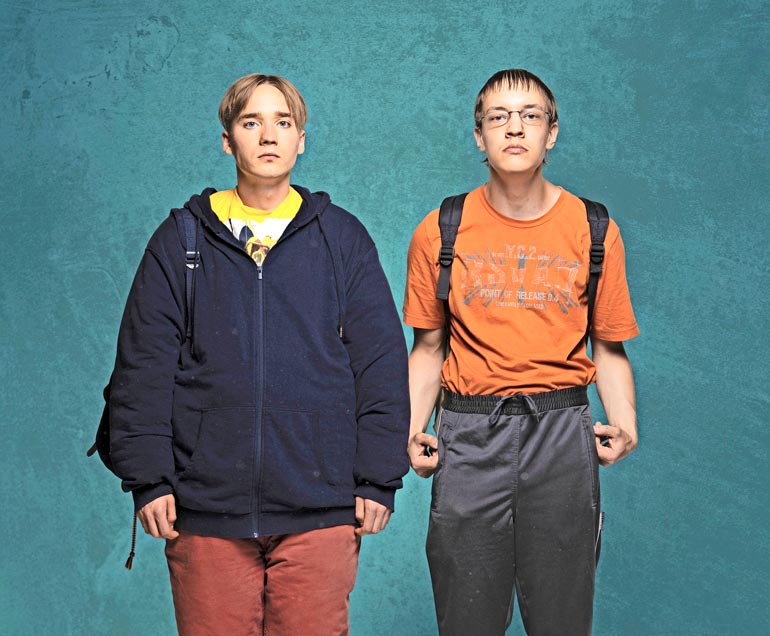Uusi sarja Duo alkaa TV2:lla joulupäivänä. Areenasta se löytyy jo nyt. Sarjan malleina poseeraavat Juho ja Joose.