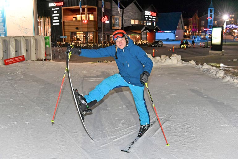 Kas näin taipuu suksi! Suomessa ei sellaista rinnettä olekaan, joka jännittäisi Kallea. – Ihmettelen usein, mitä kiksejä jengi saa laskettelusta.
