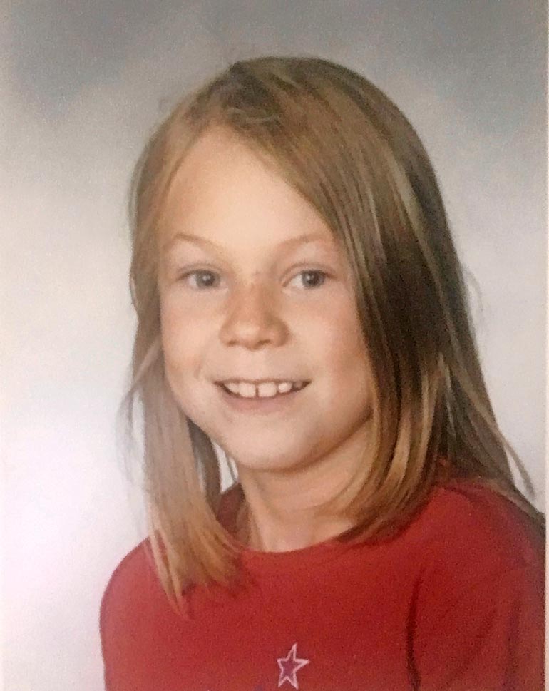 Tinja sairastui 12-vuotiaana. – Tässä koulukuvassa olin vielä terve. Olen kiitollinen, ettei minua kiusattu koulussa narkolepsian takia.