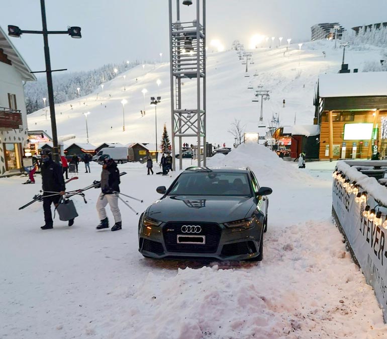 Stefulla on kortti taas taskussa. Hän huristeli Levillä Audi RS6 -ökyautollaan.