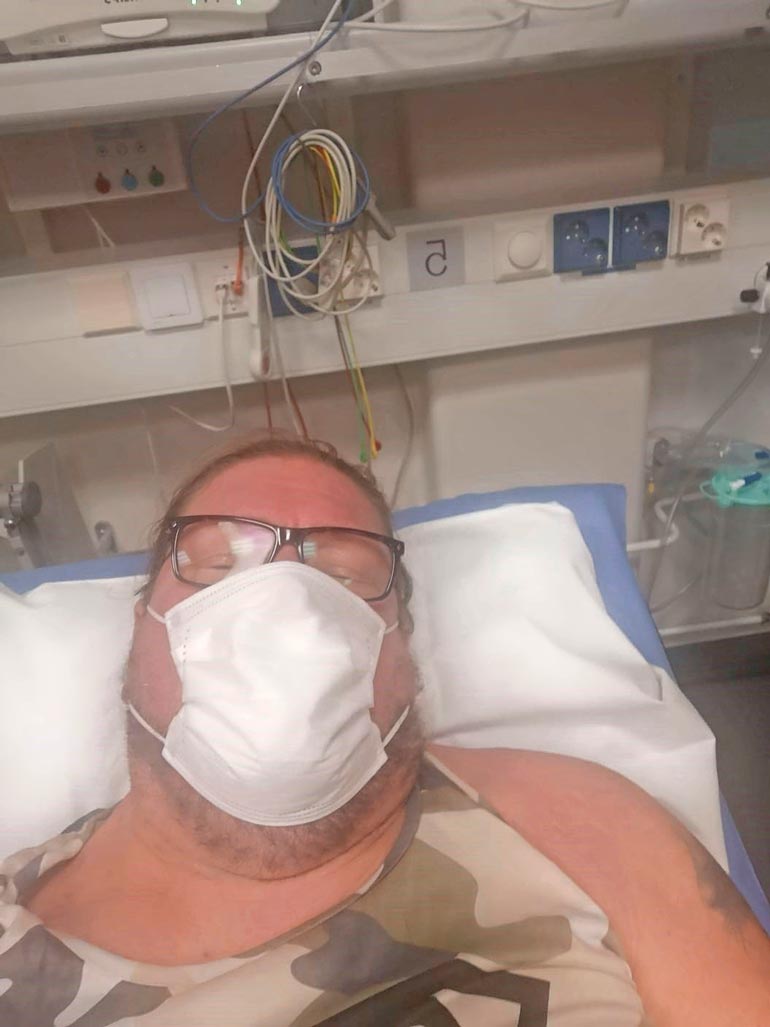 Juuri ennen uuttavuotta Henry kiidätettiin ambulanssilla sairaalaan.