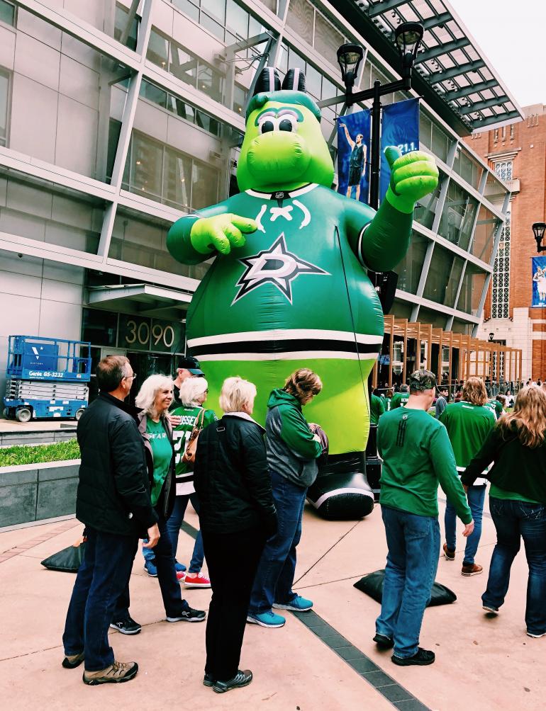 Uusi NHL-kausi on valmis alkamaan. Kuva keväältä 2019 Dallasista, Americans Airlines Centerin edustalta.