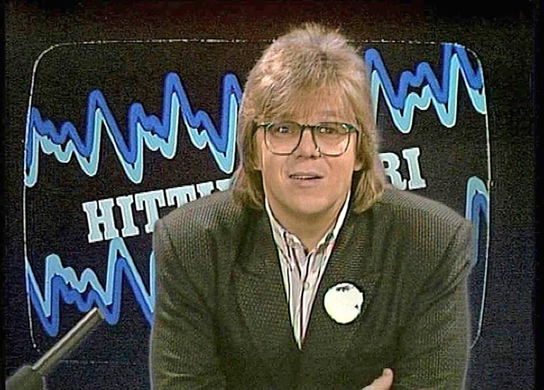 Tämä mies ”tuhosi” Suomen nuorison: Mikko juonsi legendaarista Hittimittaria, joka esitteli Suomen ja Viron nuorisolle muun muassa Sex Pistolsin.