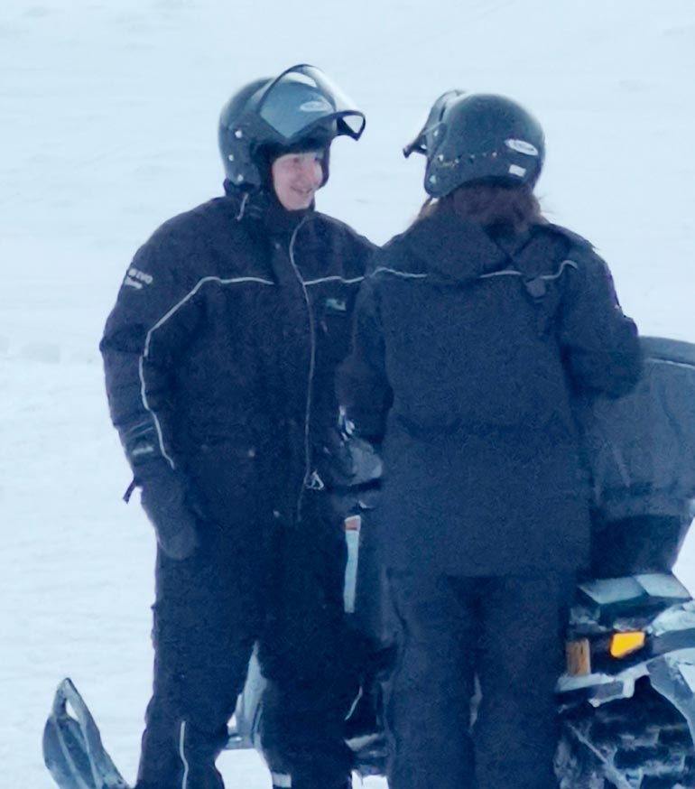 Seiskan lukija bongasi nyrkkeilijän ja mysteerikaunottaren moottorikelkkareissulta.