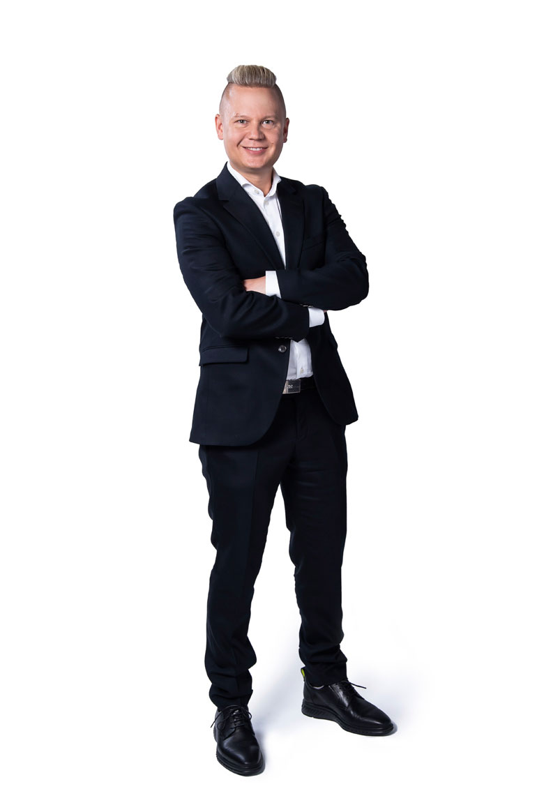 diili_kausi_1_promo_janne_immonen_01_kuvaaja_saku_tiainen