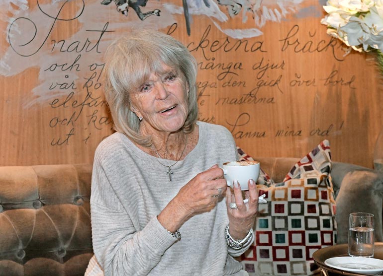 Urheilullisuudestaan huolimatta Birgitta on koko ikänsä tupakoinut, mikä on nyt alkanut vaatia veronsa keuhkoahtauman muodossa.