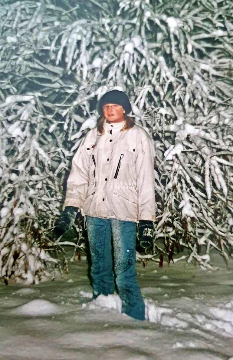 Nykyisin supersuosittu Anniina sai olla yläasteaikoina lähinnä itsekseen. Kuvassa 7.-luokkalainen tuleva meteorologi kuvattuna Nastolan nietoksissa.