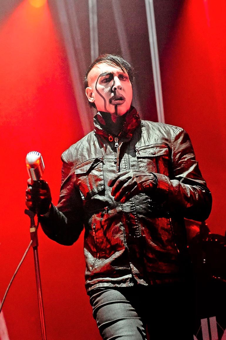 Manson tunnetaan maailmalla räväkästä esiintymistyylistään ja meikeistään. Hän on myynyt uransa aikana yli 50 miljoonaa albumia.