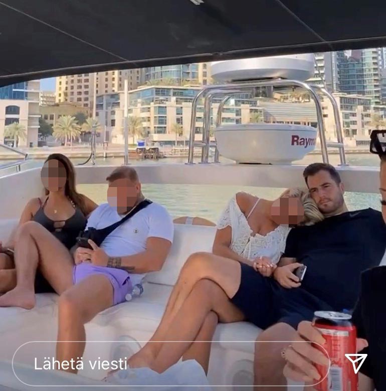 Rakastavaiset huvijahdilla! Tässä Instagramissa julkaistussa kuvassa Mary kehrää rakkaansa vierellä Dubaissa.