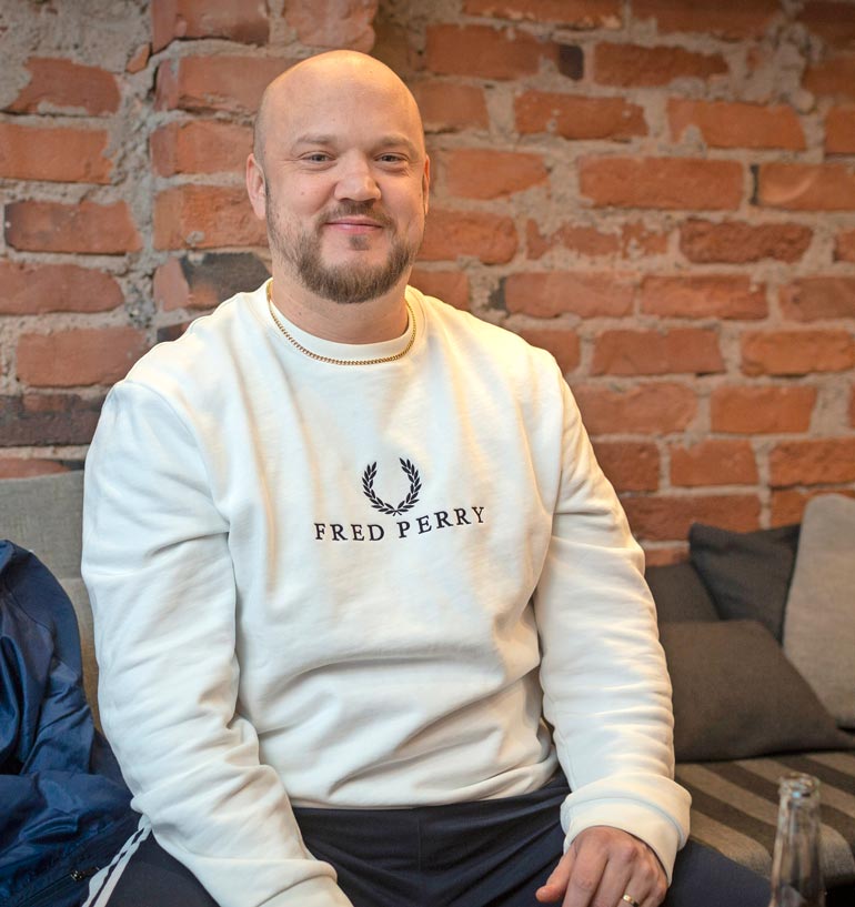 – Viisuvoiton jälkeen aloitamme maailmankiertueen, Pyhimys toteaa vaatimattomasti.