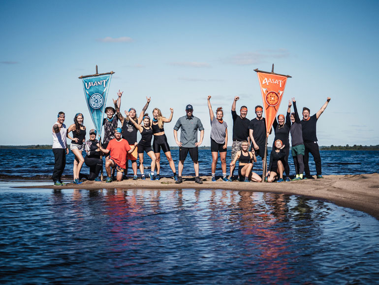 selviytyjat_suomi_kausi_4_promo_aasat_karoliina_arttu_sara_elia_joalin_johanna_niko_oskari_vaanit_aki_suvi_marianne_juuso_kristian_archie_kerttu_sabina_juuso_makilahde_02_kuvaaja_lars_johnson