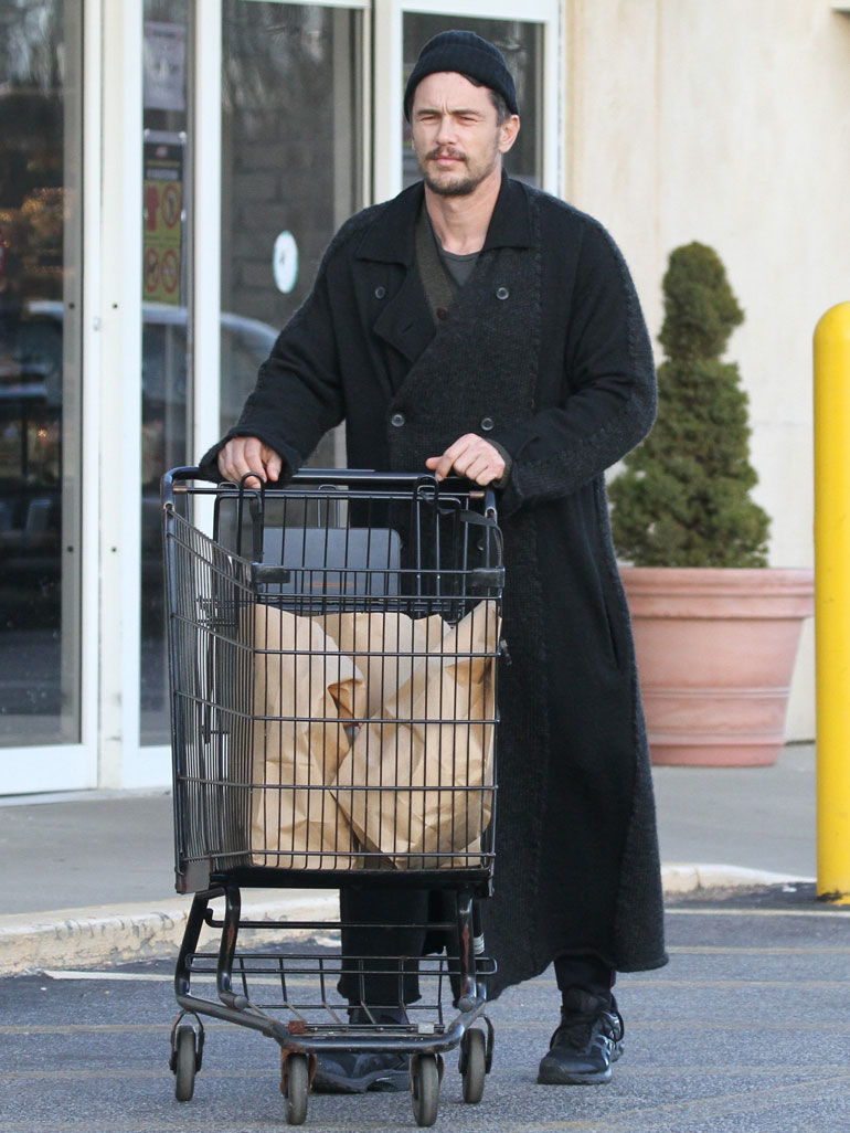James Franco Spotted Out In The Hampton's Grocery Shopping In Amagansett IGA