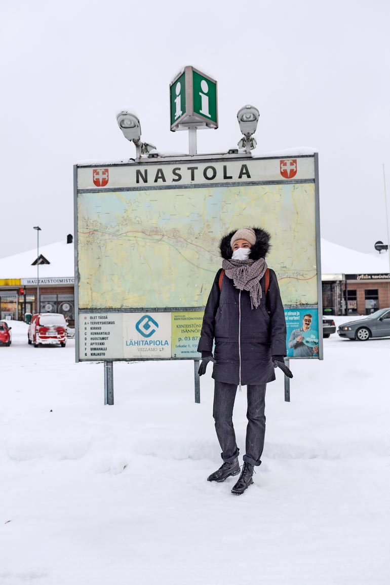 Terkkuja Nastolasta! Suomessa säätä ei ennusteta ultrakireissä makkarankuorissa tai kaikkien aikojen minimekoissa. - Sellainen ei ehkä oikein ole meidän kulttuuriamme, Anniina Valtonen naurahtaa.