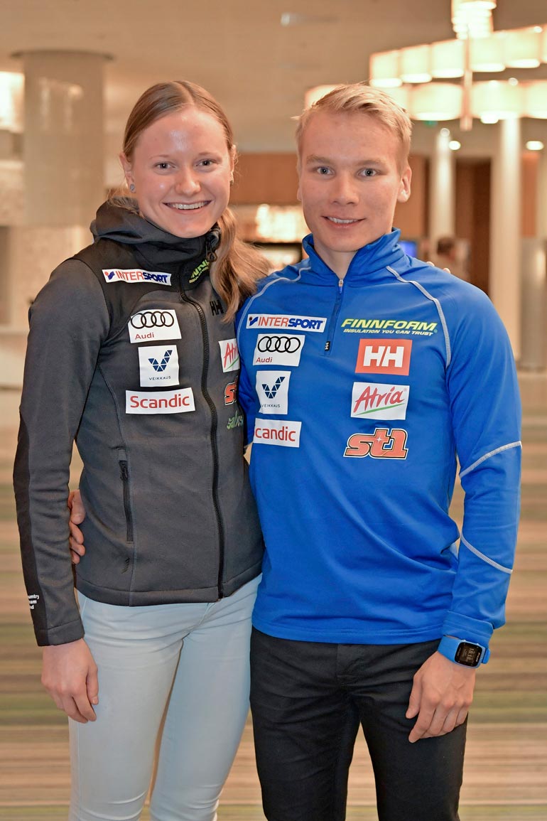 Maajoukkuehiihtäjät Johanna Matintalo ja Lauri Vuorinen ovat seurustelleet kahdeksan vuotta. Oberstdorfissa pariskunta majoittuu eri huoneisiin. – Kyllä sitä yhdet arvokisat kestää, vaikkemme voikaan olla kämppiksiä.