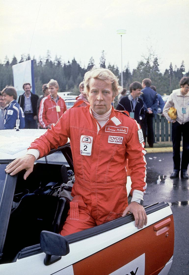 Sinivalkoinen rallilegenda Hannu Mikkola voitti maailmanmestaruuden vuonna 1983. Hän nukkui pois viikonloppuna 78-vuotiaana.