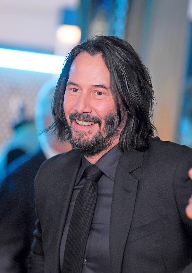 Kansainvälisten leffojen isot budjetit mahdollistavat tähtien käytön. Domekin oli jo samassa pöydässä Keanu Reevesin kanssa suunnittelemassa uutta leffaa. – Se kaatui budjetin karsimiseen, Dome harmittelee.