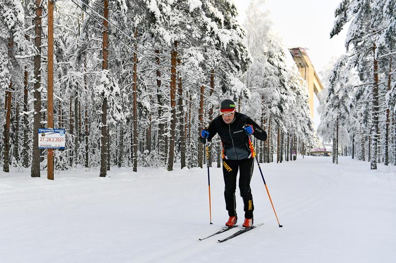 Ei ole paikkaa parempaa! Teemu treenaa päivittäin rakkaissa kotimaisemissaan ja MM-kisoistakin tutuissa Salpausselän laatuladuilla.