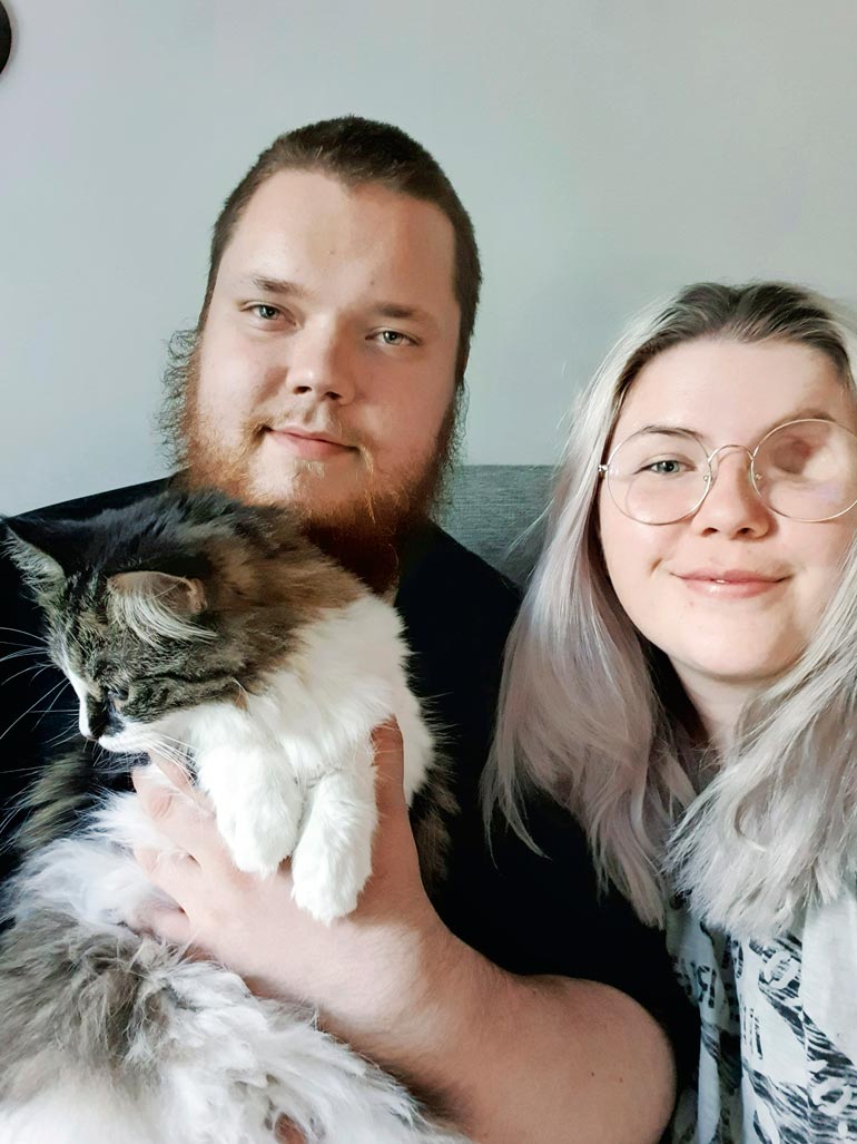 Rasmus ja Linnea olivat seurustelleet vain puoli vuotta ennen Linnean sairastumista. Rakkaus kesti vaikeat ajat.