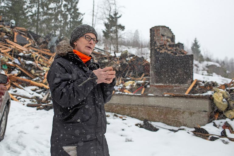 Seiska on vuosia seurannut Veran elämää. Epätoivoinen ratkaisu polttaa kotitalo on vain yksi sivu hänen värikkäästään tarinassaan.