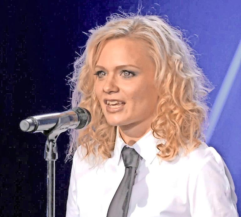 Kondiittorina työskentelevä Anna imitoi muutama vuosi sitten Talent Suomesta Britney Spearsia.