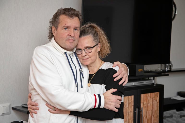 Jari ja Marketta Hautakorpi olivat yhdessä vuodesta 1986. Nyt Marketta yrittää pärjätä yksin.
