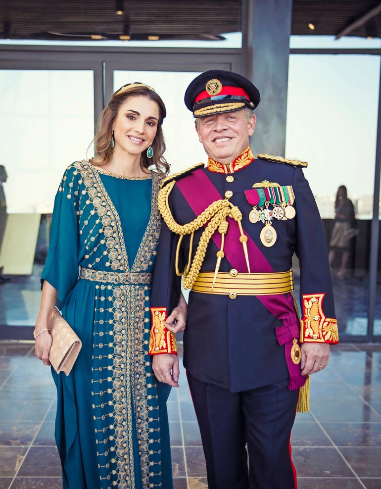 Kuningas Abdullah on hallinnut Jordaniaa 22 vuotta. Hän on naimisissa kuningatar Ranian kanssa, ja heillä on neljä lasta, joista vanhin, prinssi Hussein on kruununprinssi.