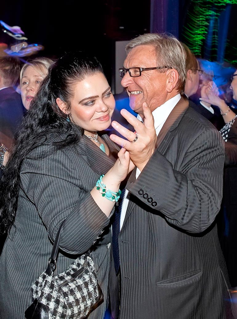 Lyly on ollut kahdesti kihloissa: ensin Danny Show’ssa laulaneen lieksalaislähtöisen Raija Koukkarin kanssa ja myöhemmin oululaisen oopperalaulajan Anna-Maria Jurvelinin kanssa. Jälkimmäisen hän kihlasi näyttävästi eduskunnan valtiosalissa tämän 40-vuotispäivänä vuonna 2011.