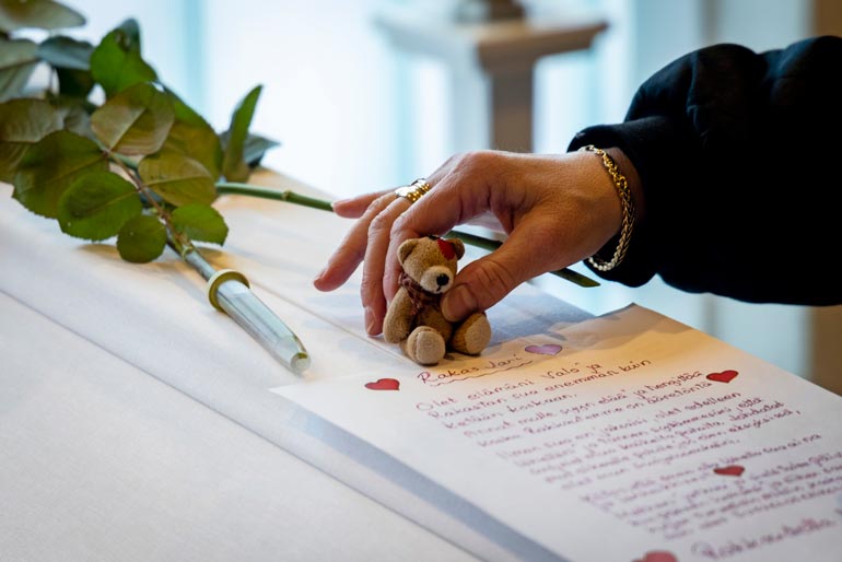 Leski laski arkulle Jarin lempinallen sekä kirjoittamansa koskettavan jäähyväiskirjeen.