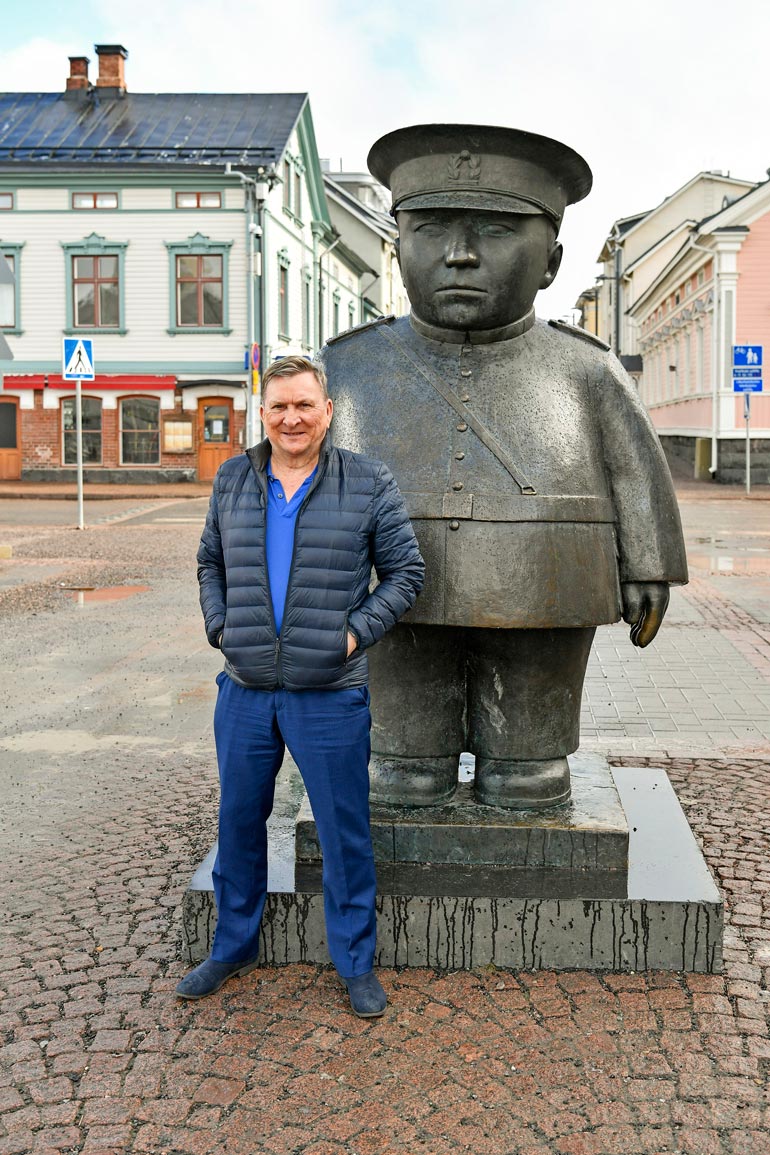 Lyly oli kokoomuksen kansanedustajana vuosina 2003–2011. Moni muistaa noilta vuosilta yhä seksuaalisen ahdistelukohun 2008. – Se ei haittaa, koska minulla on siitä täydellisen puhdas omatunto.