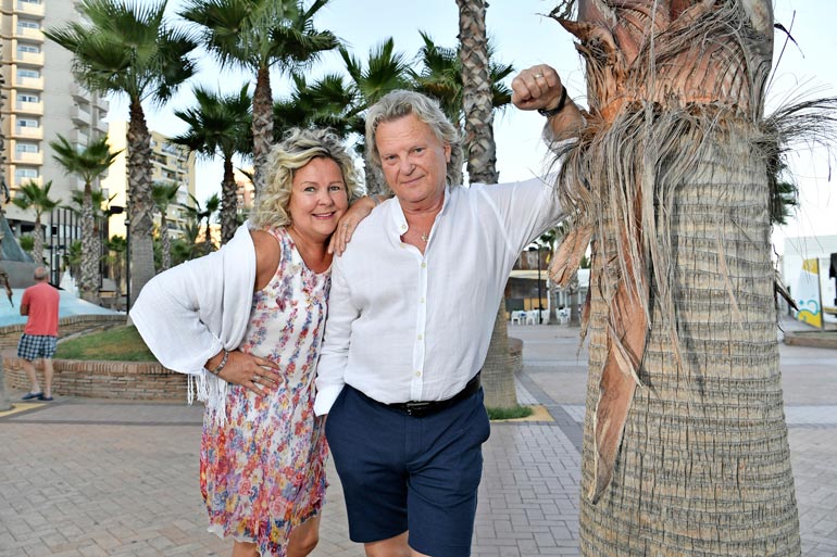 Parhaillaan Pepe keikkailee Aurinkorannikolla mukanaan vaimo Pauliina Visuri. Jos talous antaisi myöten, Pepe muuttaisi mielellään Espanjaan. – Fuengirola on mukava paikka, olen käynyt täällä 1980-luvulta asti.