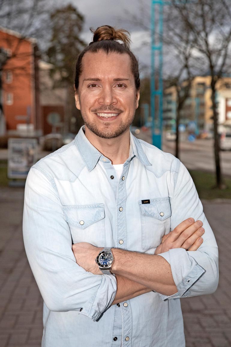 Taneli on ohjannut Luokkakokous I ja II -leffat, mutta kolmannen osan kaappasi Renny Harlin.